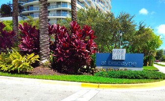 14951 Royal Oaks Ln in North Miami, FL - Building Photo