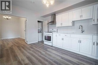 225 Napier St in Hamilton, ON - Building Photo - Building Photo