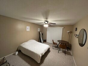 313 Woodside Dr, Unit 313 Woodside Drive in Iowa City, IA - Foto de edificio - Building Photo