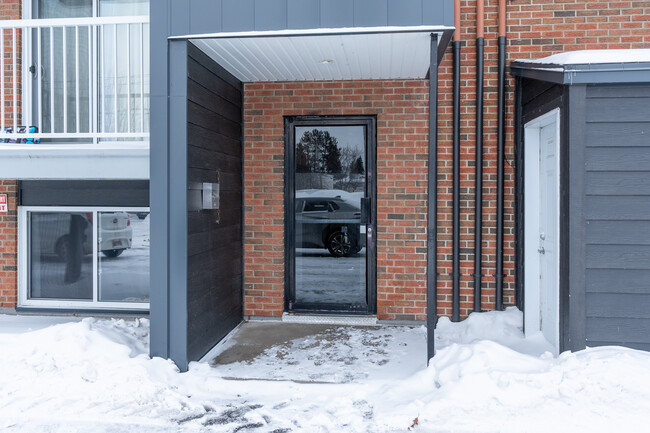 2175 Guillaume-Couture Boul in Lévis, QC - Building Photo - Building Photo