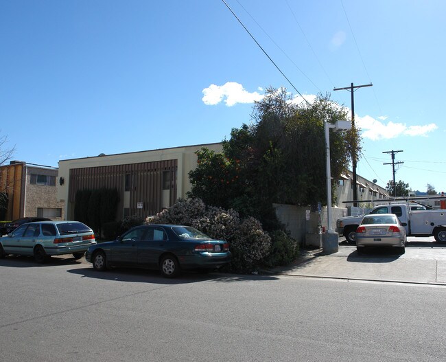 12044 Kling St in Valley Village, CA - Foto de edificio - Building Photo