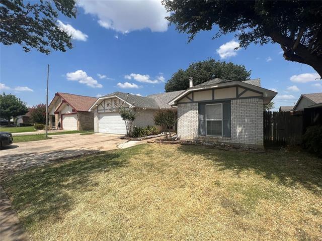 2317 Sharpshire Ln in Arlington, TX - Building Photo