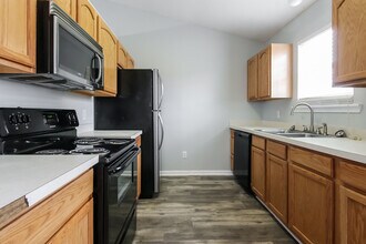 652 New Stock Dr in Hopkins, SC - Building Photo - Building Photo