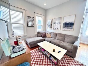 194 Marion St in Boston, MA - Building Photo - Building Photo