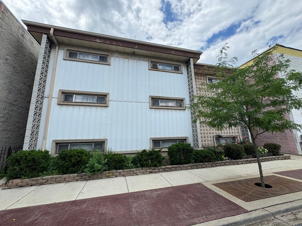 2546 N Harlem Ave in Elmwood Park, IL - Building Photo