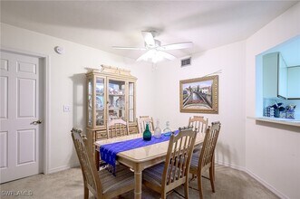 565 Beachwalk Cir in Naples, FL - Building Photo - Building Photo