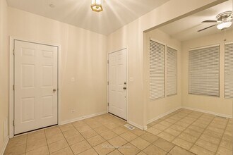 1463 Yellowstone Dr in Streamwood, IL - Building Photo - Building Photo