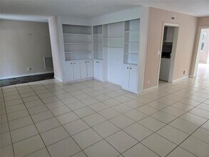 425 NW 24th St in Wilton Manors, FL - Foto de edificio - Building Photo