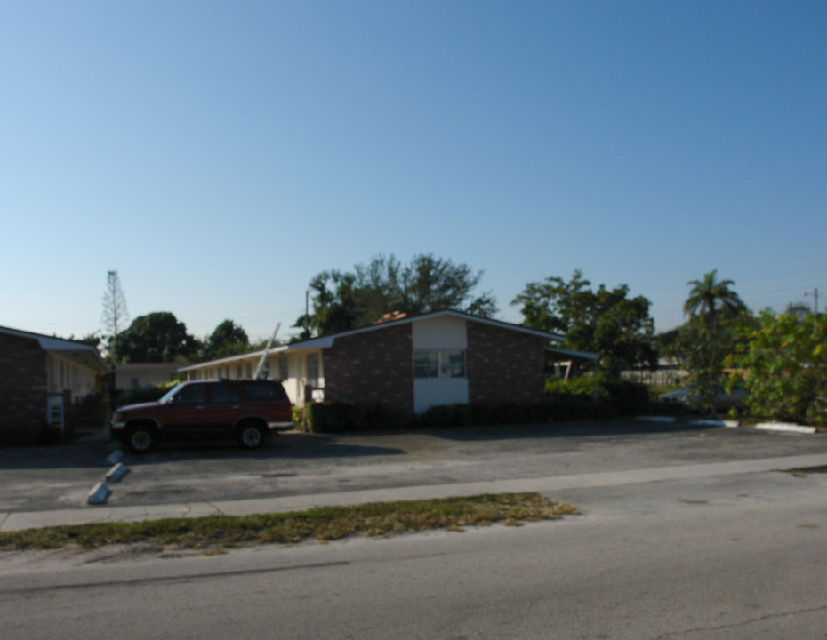 2324 Taylor St in Hollywood, FL - Building Photo