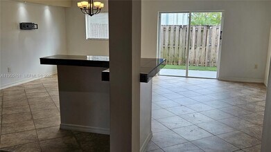 20814 San Simeon Way in Miami, FL - Building Photo - Building Photo