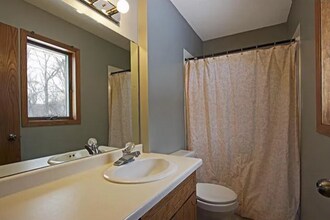 215 Arch St in Hudson, WI - Building Photo - Building Photo