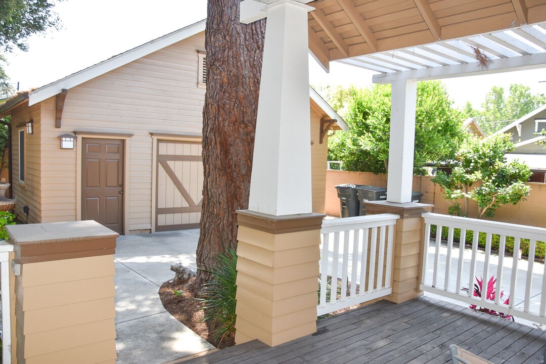 227 N Cleveland St in Orange, CA - Foto de edificio
