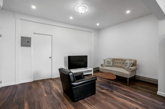 245 4th St, Unit 3 in Jersey City, NJ - Building Photo - Building Photo