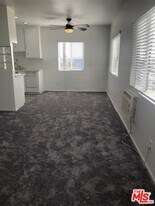 744 Pier Ave in Santa Monica, CA - Building Photo