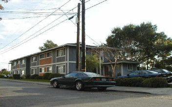 3285 Delaware St in Oakland, CA - Building Photo - Building Photo