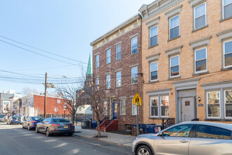 345 7th St in Jersey City, NJ - Building Photo - Building Photo