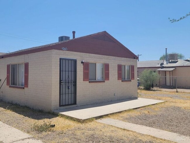 2518 E Cameron Vista in Tucson, AZ - Building Photo - Building Photo