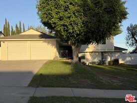 9558 Swinton Ave in Los Angeles, CA - Building Photo