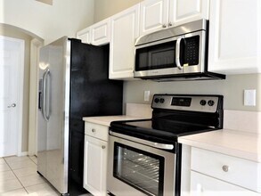 1074 SW Bianca Ave in Port St. Lucie, FL - Foto de edificio - Building Photo