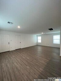 13819 Llama Pl photo'