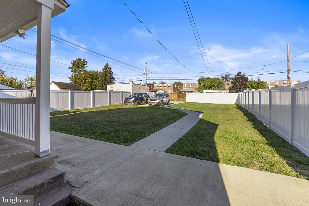 821 Stanbridge St in Norristown, PA - Building Photo