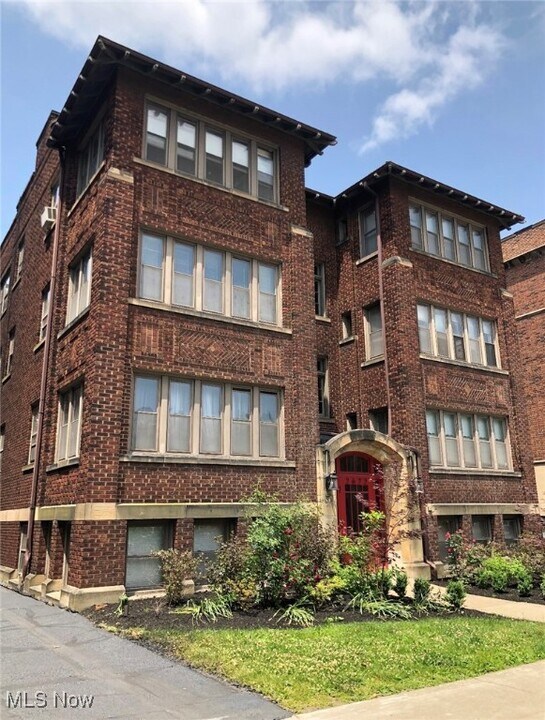 2672 N Moreland Blvd in Cleveland, OH - Building Photo