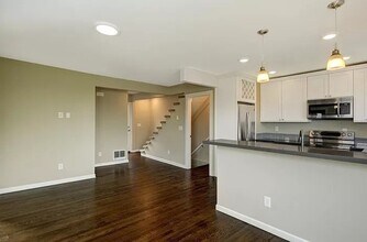 3400 20th Ave S, Unit 3402 in Seattle, WA - Building Photo - Building Photo