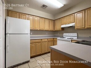 3526 Brittany Ct in Moore, OK - Foto de edificio - Building Photo
