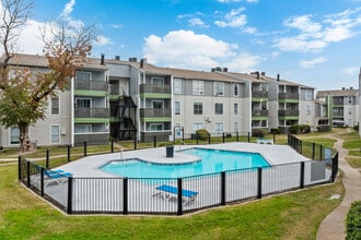Parkway And Parkgreen On Bellaire in Houston, TX - Foto de edificio - Building Photo