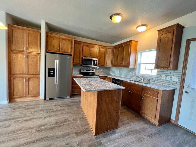 3746 Saddle Horn Trail-Unit -3744 Saddle Horn Trail in Ogden, KS - Building Photo - Building Photo