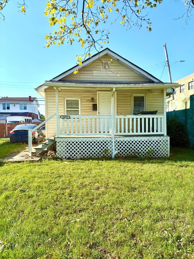 2379 Linden Ave