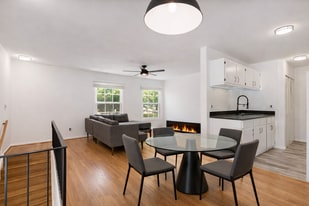 1277 Pearl Ave, Unit 1277 Pearl Ln Unit D in Glendale Heights, IL - Building Photo