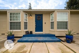 810 E Saginaw Way in Fresno, CA - Building Photo - Building Photo