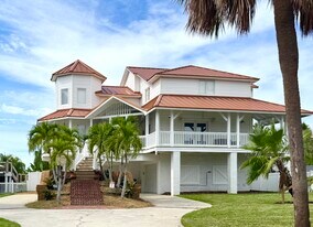 414 140th Ave E in Madeira Beach, FL - Building Photo