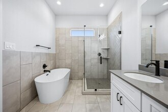 6111 Campos Dr in Houston, TX - Building Photo - Building Photo