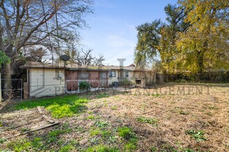 220 E 44th St S in Wichita, KS - Building Photo - Building Photo