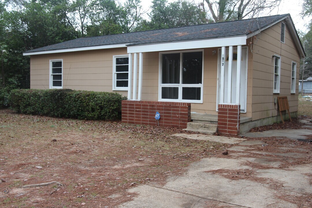 1807 W Broad Ave in Albany, GA - Building Photo