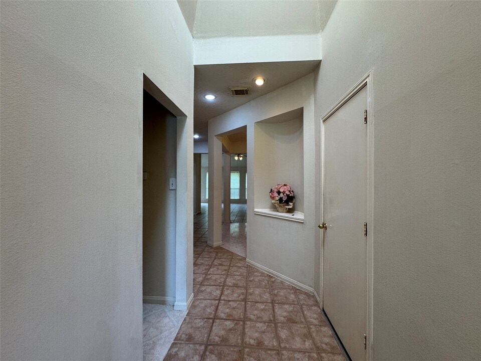 6110 Villa Hills Dr in Houston, TX - Building Photo