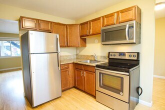 7554 N Ida Ave in Portland, OR - Foto de edificio - Building Photo