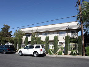 Pinecrest Apartments in Palmdale, CA - Building Photo - Building Photo