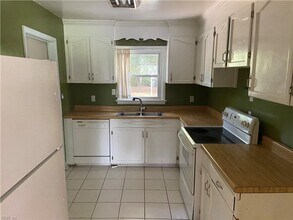 2950 N Lynnhaven Rd in Virginia Beach, VA - Building Photo - Building Photo