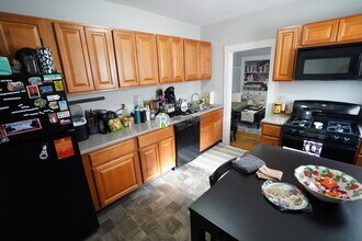 15 Quint Ave in Boston, MA - Foto de edificio - Building Photo