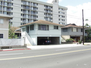 810 Mccully St in Honolulu, HI - Building Photo - Building Photo