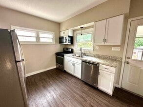 1308 Leroy St in Jackson, MI - Building Photo - Building Photo