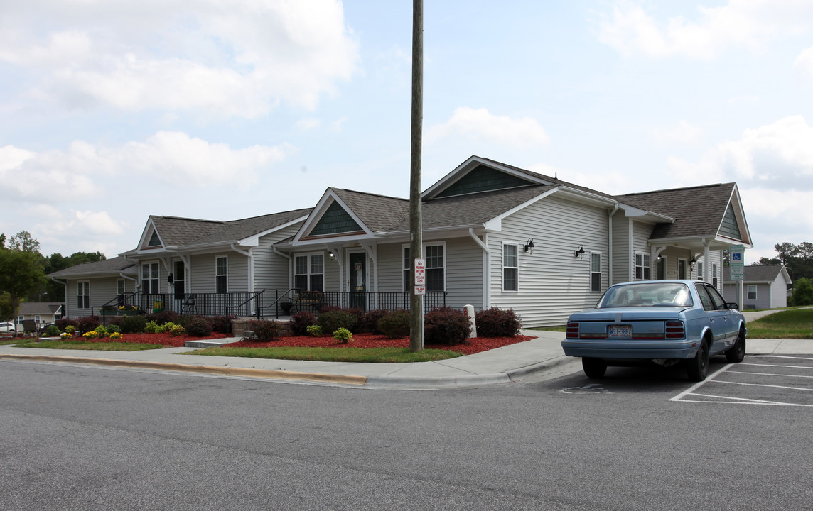 Mutual Heights Apartments in Durham, NC - Building Photo