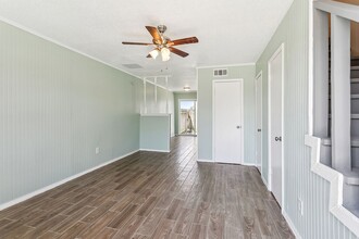 1045 Tallow Tree Ln in Harvey, LA - Building Photo - Building Photo