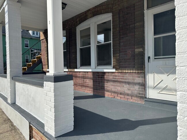 3 N Front St, Unit 3 N Front Apt 1 in Coplay, PA - Building Photo - Building Photo