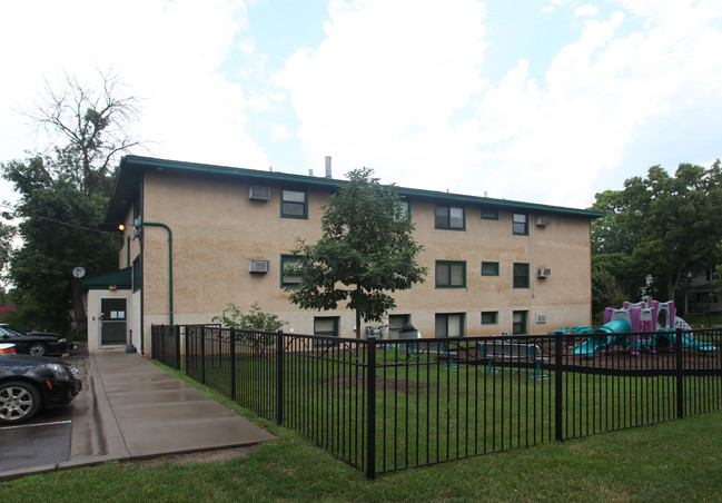 3146 Cedar Ave S in Minneapolis, MN - Building Photo - Building Photo