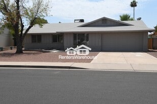 2111 E Oxford Dr in Tempe, AZ - Building Photo
