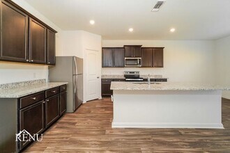 121 Stratton Ln in Jarrell, TX - Building Photo - Building Photo